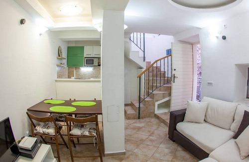 Old Town Apartment | Old town apartment w/2 bedrooms nearby beach
