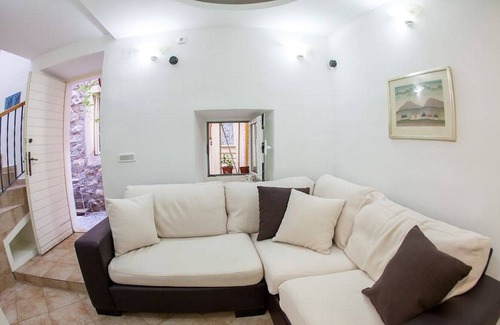 Old Town Apartment | Old town apartment w/2 bedrooms nearby beach