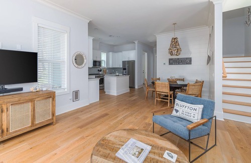Olde Town House | Old Town Bluffton Home + FREE Golf Cart Luxury Home - Sleeps 8
