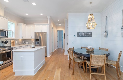 Olde Town House | Old Town Bluffton Home + FREE Golf Cart Luxury Home - Sleeps 8