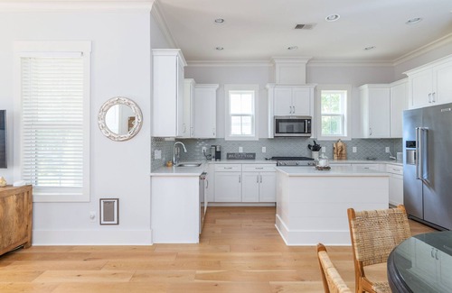 Olde Town House | Old Town Bluffton Home + FREE Golf Cart Luxury Home - Sleeps 8