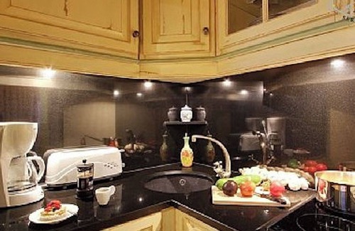 Les Iles Apartment | OLD TOWN CENTER IN PARIS, ELEGANT, QUIET WITH ELEVATOR AND A/C