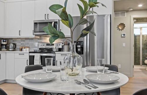 Old Town North Apartment | Old Town Chic Luxury + Balcony