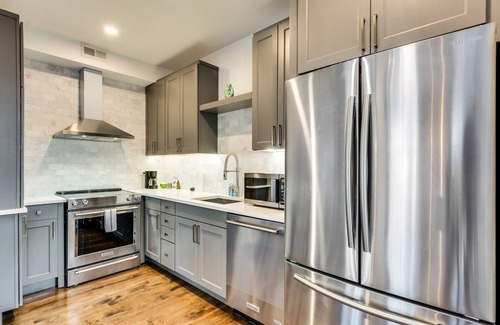 Old Town Triangle Condo | Old Town Chicago at it's finest! Pet Friendly & Recently Renovated Top-Floor Condo Has Everything You Need for a Perfect Windy City Getaway by AllSet Turnover