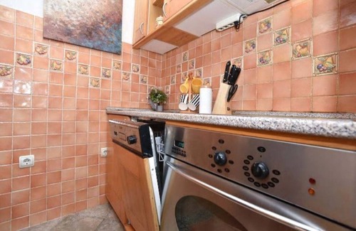 Old Town Apartment | Old town comfy PENTHOUSE/steps to beach