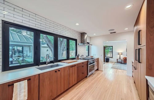 Georgetown House | Old Town Georgetown - Beautifully Renovated - Mid Century Appeal