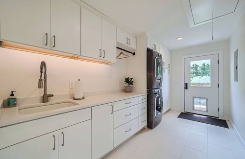 Georgetown House | Old Town Georgetown - Beautifully Renovated - Mid Century Appeal