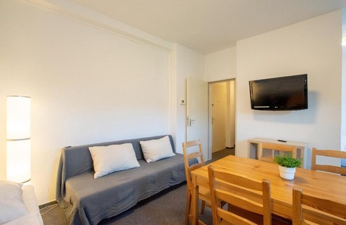 Dusseldorf Old Town Apartment | Old Town Large 3 Room Maisonette