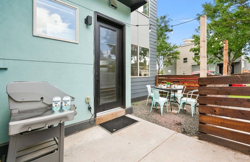 Old Town North House | Old Town Modern New Build: Rftp Spa W/Mtn Views!