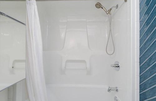 Downtown Victoria Apartment | Old Town Retreat-your artful escape in Victoria’s historic Old Town by Victoria Prime!