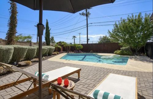 South Scottsdale House | Old Town Scottsdale Home - Pool, Golf, and Fire Pit