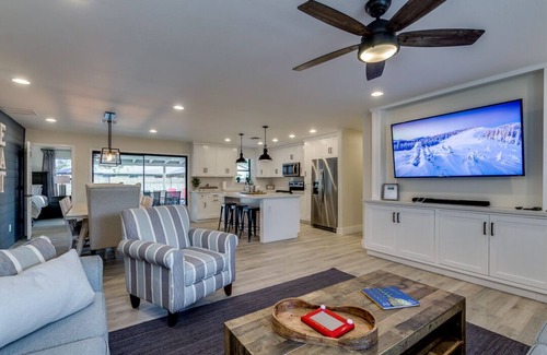 Cox Heights House | Old Town Scottsdale Luxury! Heated Pool + Jacuzzi + Pool Table + Fire pit + BBQ