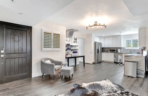 Scottsdale Highlands Estates House | Old town Scottsdale Home With Putting Green