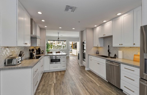 Center Court House | Old Town Scottsdale WILD WEST ESTATE - 7BR, Pool, Spa, Golf, Bocce!