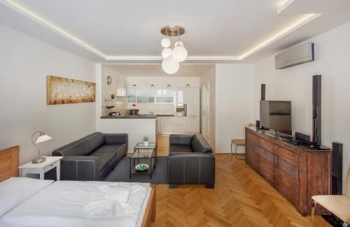 Stare Mesto Apartment | Old Town Square Apartments
