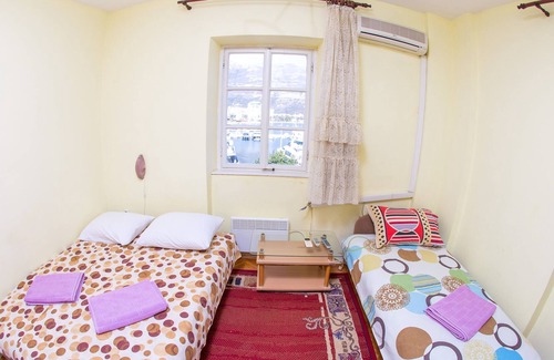 Old Town Apartment | Old town studio apt w/sea view
