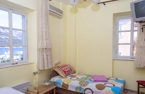 Old Town Apartment | Old town studio apt w/sea view