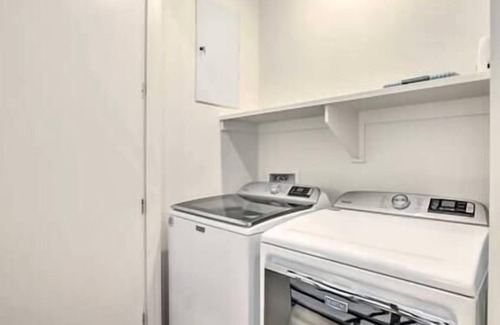 Arts District House | Old Town Stunner ~ Roof Deck!
