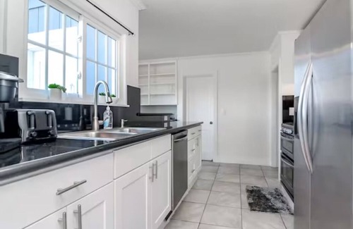 North End House | Old Town Tacoma Hot Tub and Fireplace