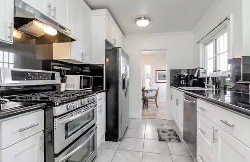 North End House | Old Town Tacoma Hot Tub and Fireplace