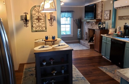 Myrtle Grove House | Old tyme cottage with Hot tub.