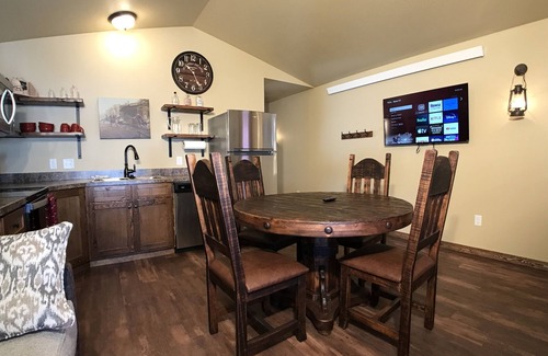 Island Park Cabin | Old West Escapes, Bank