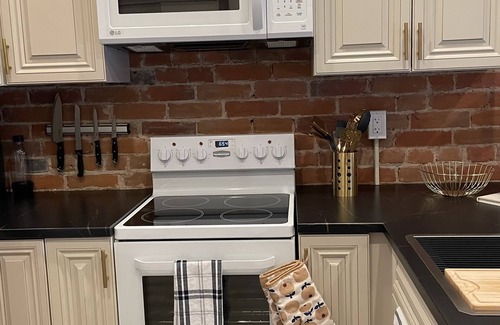Belleville Apartment | Old World Charm: Burrows Suite #4 - Belleville, ON