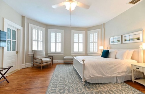 Edenton Bed & Breakfast | Old world charm downtown Edenton near the harbor, with homemade breakfast daily