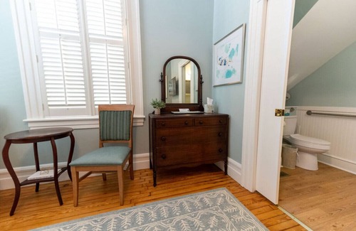Edenton Bed & Breakfast | Old world charm downtown Edenton near the harbor, with homemade breakfast daily