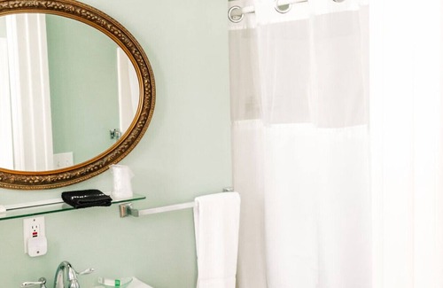 Edenton Bed & Breakfast | Old world charm downtown Edenton near the harbor, with homemade breakfast daily