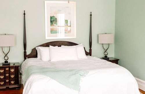 Edenton Bed & Breakfast | Old world charm downtown Edenton near the harbor, with homemade breakfast daily