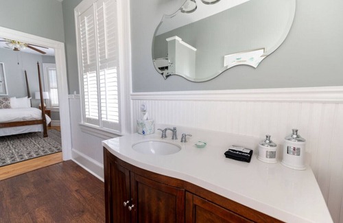 Edenton Bed & Breakfast | Old world charm downtown Edenton near the harbor, with homemade breakfast daily