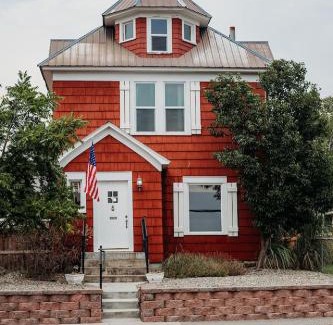 Lewiston House | Old World Charm River Views
