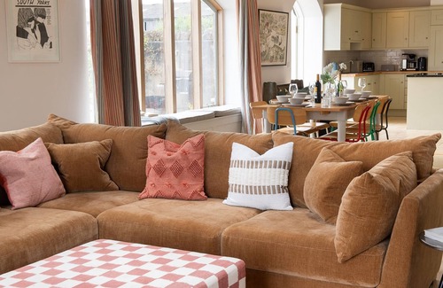 Elkstone House | Oldbury Barn - sleeps 11 guests in 4 bedrooms