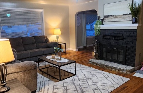 Burley House | OldCharm Spacious 2bdrmhouse in perfect location in Burley with WiFi,Central Air