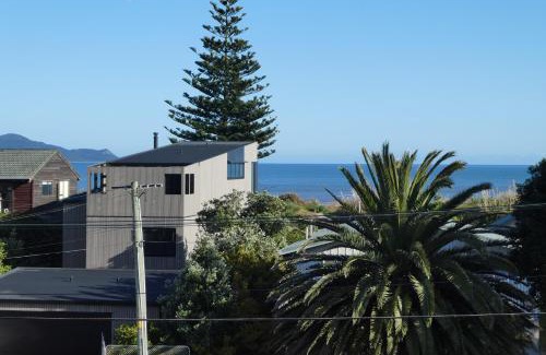 Waikanae House | Olde Beach Villa