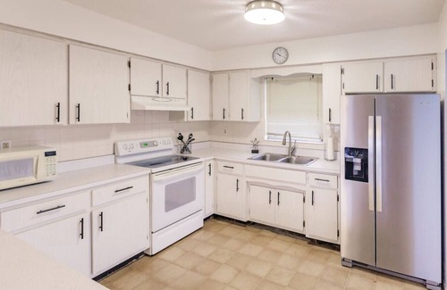 Englewood House | Olde Englewood Nook-Near the beaches