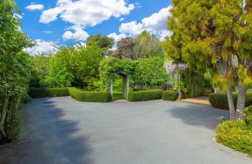 Renwick Bed & Breakfast | Olde Mill House B&B & Bike2Wine cycle hire