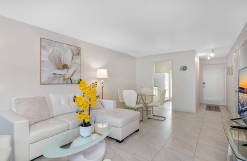 Redevelopment Area Apartment | Olde Naples Paradise 803
