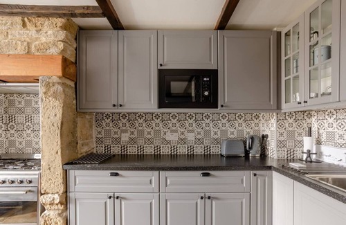 Oakworth Apartment | OldMill-2Bed-Sleeps6-HotTub-PrivateGarden