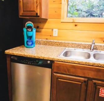 Gatlinburg House | Ole Red Retreat - 10 minutes to Gatlinburg & Great Smoky Mountains