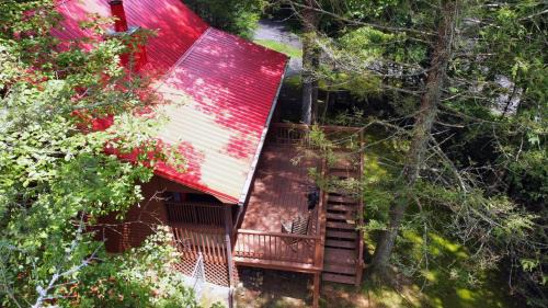 Gatlinburg House | Ole Red Retreat - 10 minutes to Gatlinburg & Great Smoky Mountains