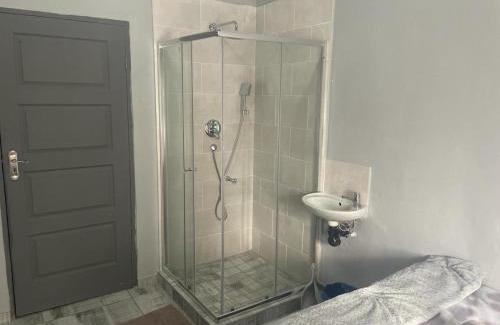 Berea House | OlimG Stays Budget Room1