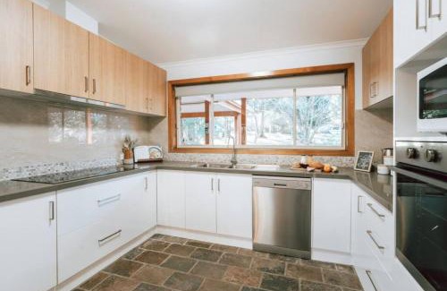 Olinda Apartment | Olinda Nature Retreat 4 Bed 3Bth House Fire, Bath