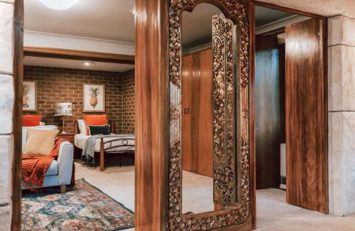 Olinda Apartment | Olinda Sandstone Apartment 2 Bedroom Spa bath