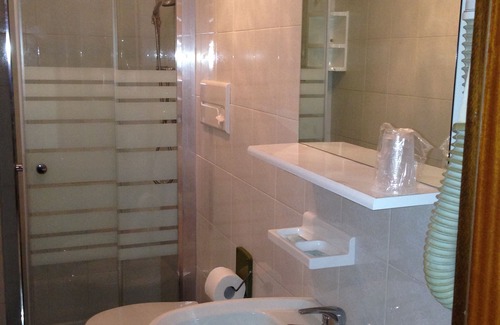 Cavedago Hotel | Olisamir