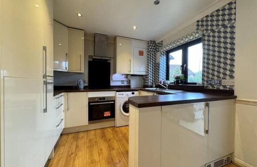 North Stifford House | Olive, 3 Bedroom House, Garden, Free Car Park.