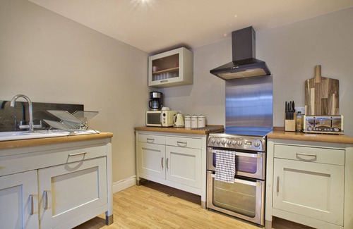 Black Bourton Cottage | Olive Cottage by Group Retreats - sleeps 11 guests in 5 bedrooms