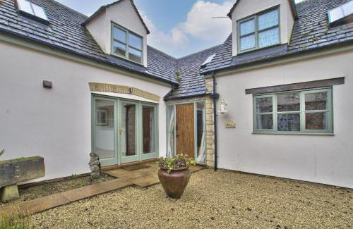 Black Bourton House | Olive Cottage by Group Retreats
