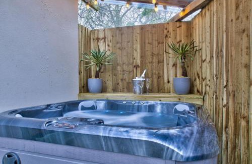 Black Bourton House | Olive Cottage by Group Retreats